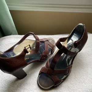 AEROSOLES BROWN 9 1/2 SANDALS